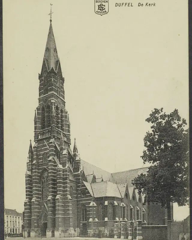 Oude postkaart van de kerk van Duffel
